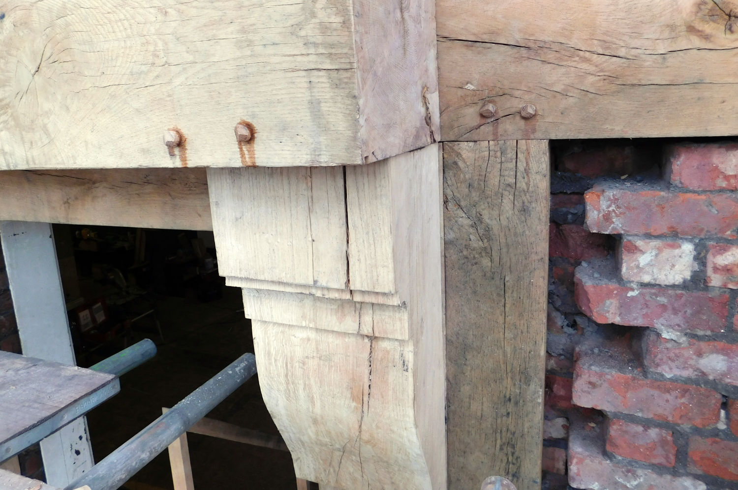 oak-pegs-secure-joints-in-oak-frame-racecourse-hotel-salford