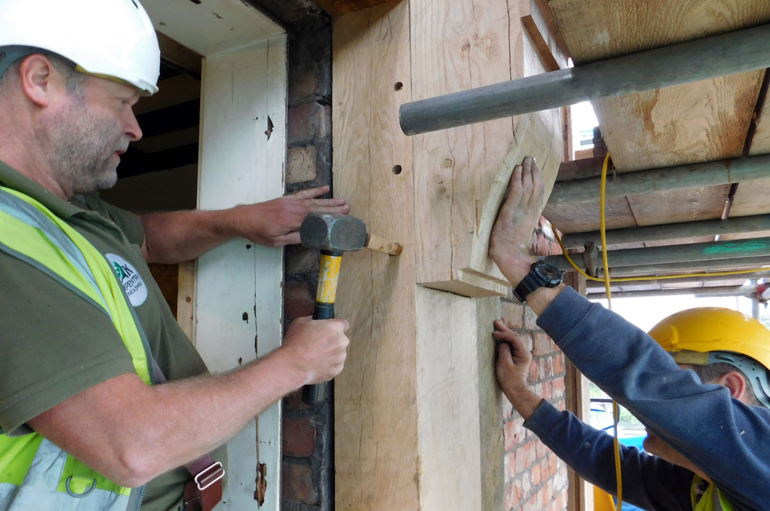 pegs-secure-joints-oak-frame-racecourse-hotel-salford