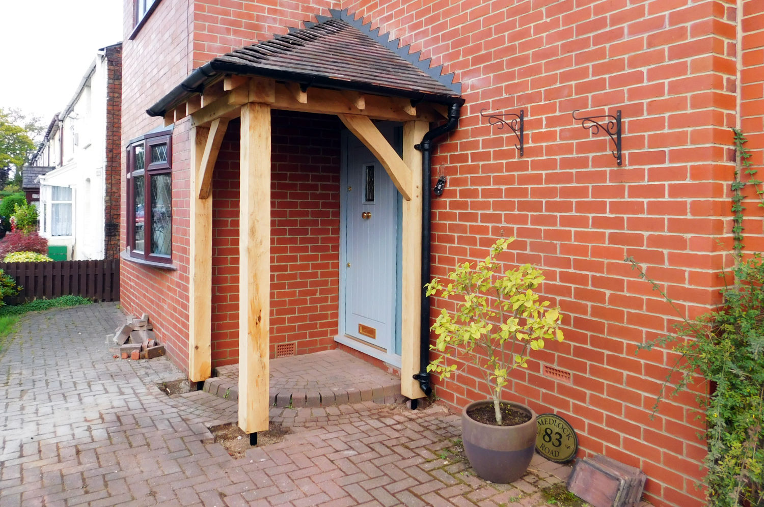 corner-porch-traditional-oak-frame-tiled-roof-stan-woodhouses